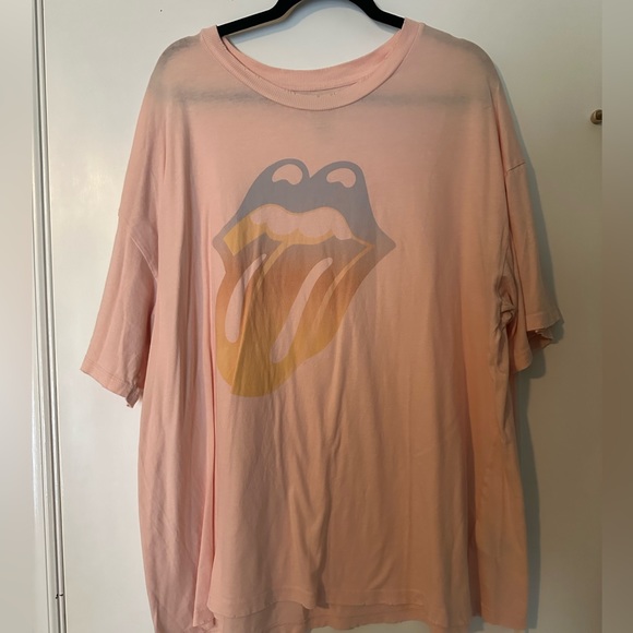 American Eagle Outfitters Tops - American Eagle Rolling Stones Blush T-Shirt